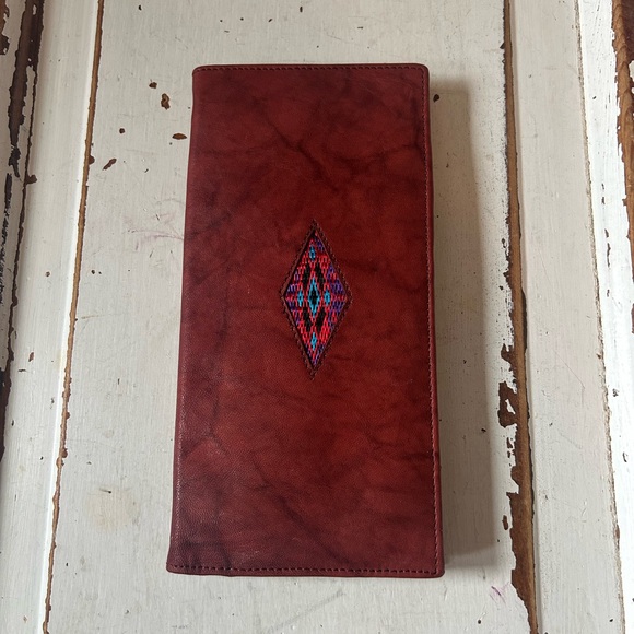 Unknown Handbags - Elegant Maroon Leather Wallet with Embroidered Detail